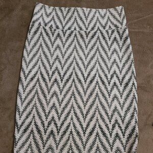 Lularoe Cassie black and white chevron pencil skirt EUC M